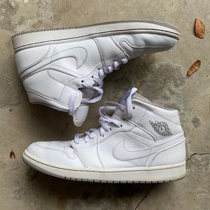 Air Jordan 1 Mid Triple White, Wolf Grey SZ: 12